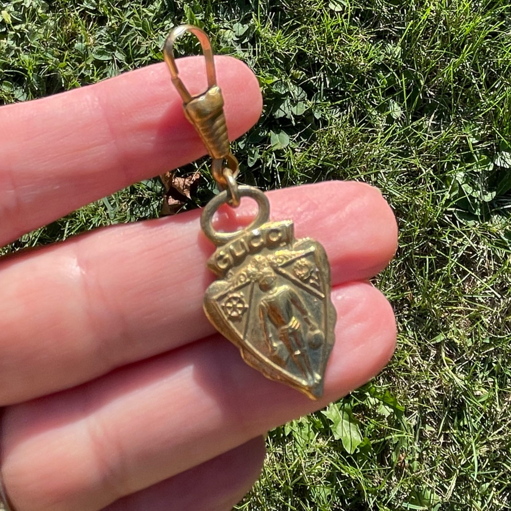 Vintage Gucci Gold Emblem Keychain Bag Charm - Picture 6 of 13